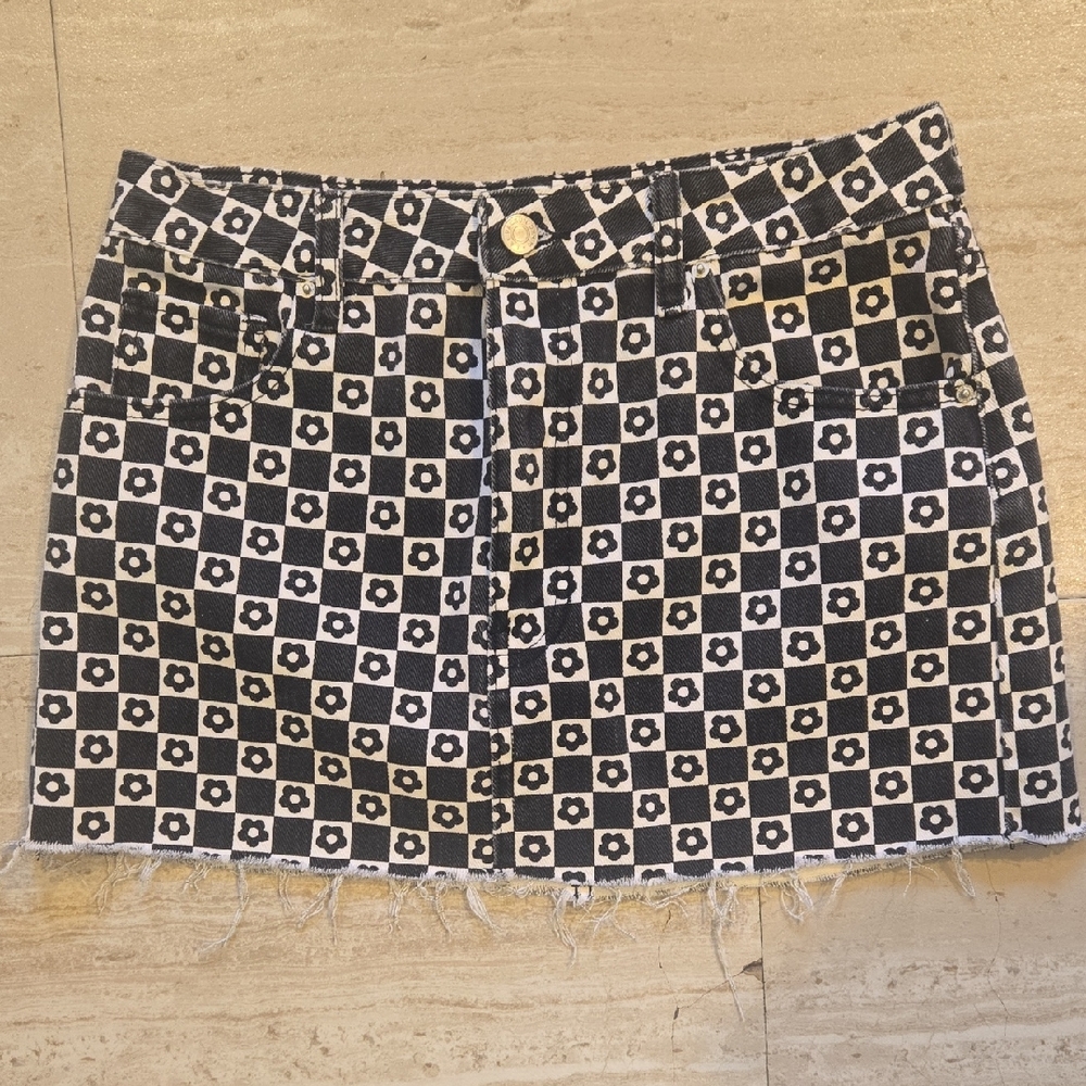 PACSUN Black/White Daisy Print Mini Raw Edge Jean Skirt